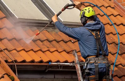 Démoussage et hydrofuge de toiture à Montierchaume